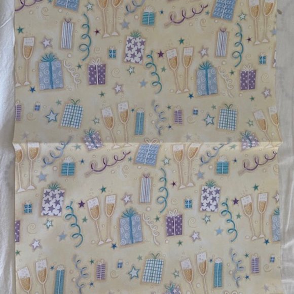 - Thick quality smooth shiny gift wrap paper - Picture 13 of 16